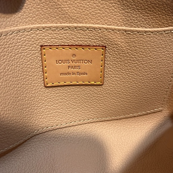 Louis Vuitton Monogram PM Cosmetic Makeup Bag - Picture 7 of 8